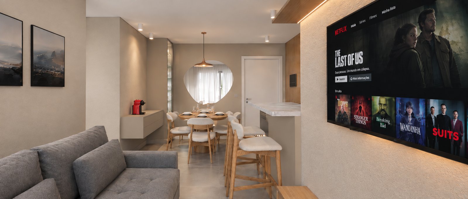 Sala de estar integrada à sala de jantar, com TV e sofá